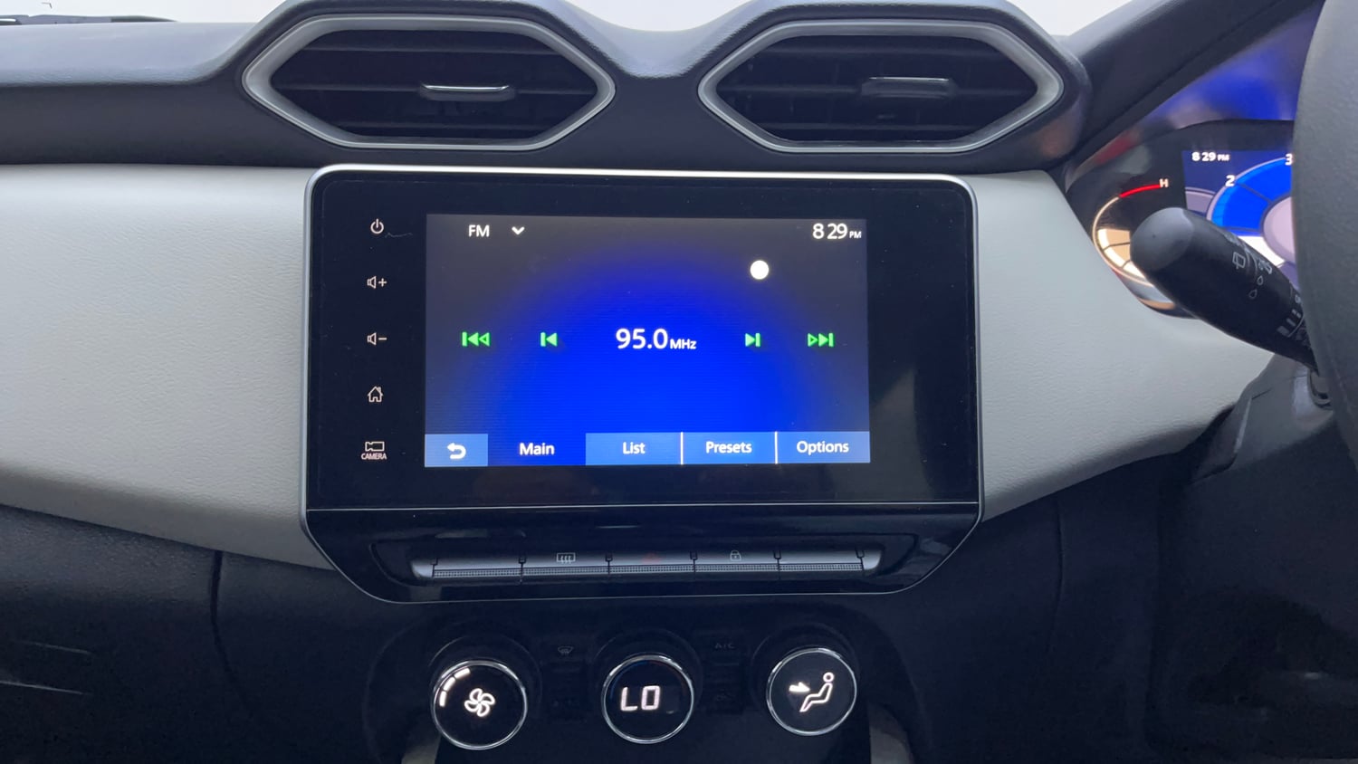 Used 2023 Nissan Magnite XV Turbo CVT Petrol Automatic interior MUSIC SYSTEM & AC CONTROL VIEW