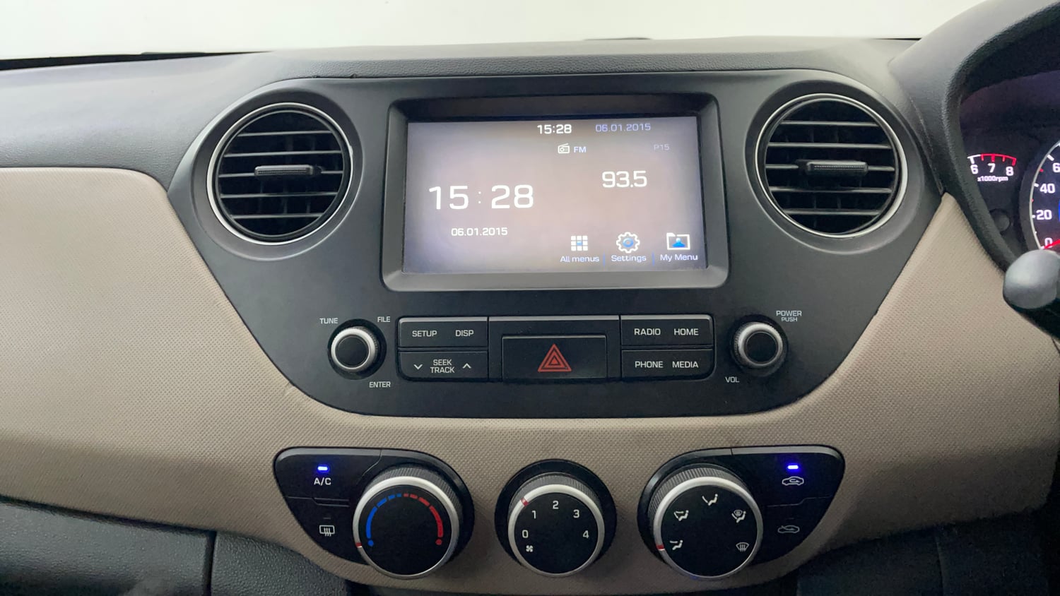 Used 2017 Hyundai Grand i10 Sportz (O) AT 1.2 Kappa VTVT Petrol Automatic interior MUSIC SYSTEM & AC CONTROL VIEW