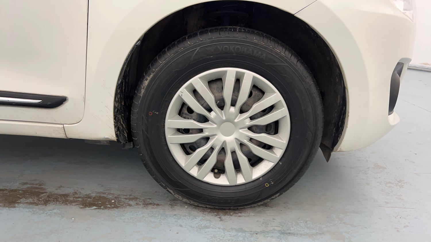 Used 2018 Maruti Suzuki Swift VXi Petrol Manual tyres RIGHT FRONT TYRE RIM VIEW