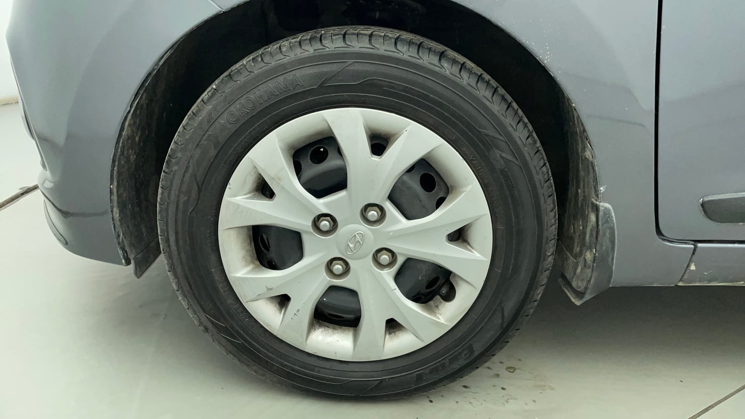 Used 2015 Hyundai Grand i10 Sportz 1.2 Kappa VTVT Petrol Manual tyres LEFT FRONT TYRE RIM VIEW