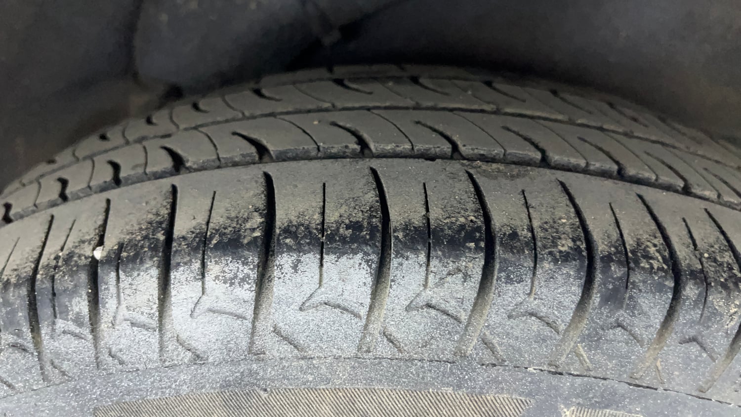 Used 2014 Hyundai i10 Sportz 1.1 iRDE2 Petrol Manual tyres LEFT REAR TYRE TREAD VIEW