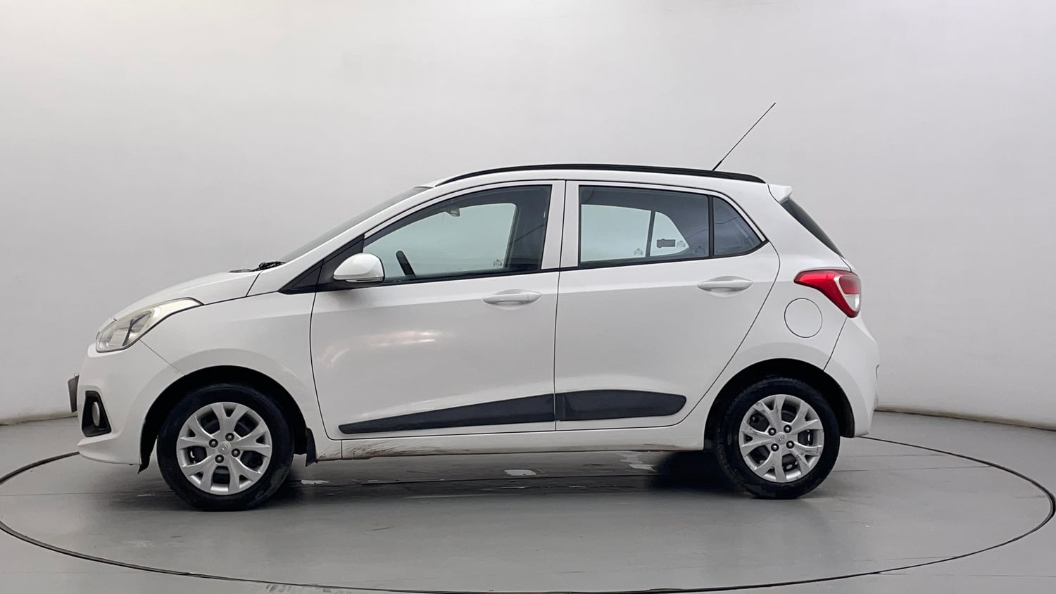 Used 2015 Hyundai Grand i10 Sportz 1.2 Kappa VTVT Petrol Manual exterior LEFT SIDE VIEW