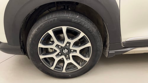 Used 2024 Maruti Suzuki XL6 Alpha AT Petrol Petrol Automatic tyres LEFT FRONT TYRE RIM VIEW