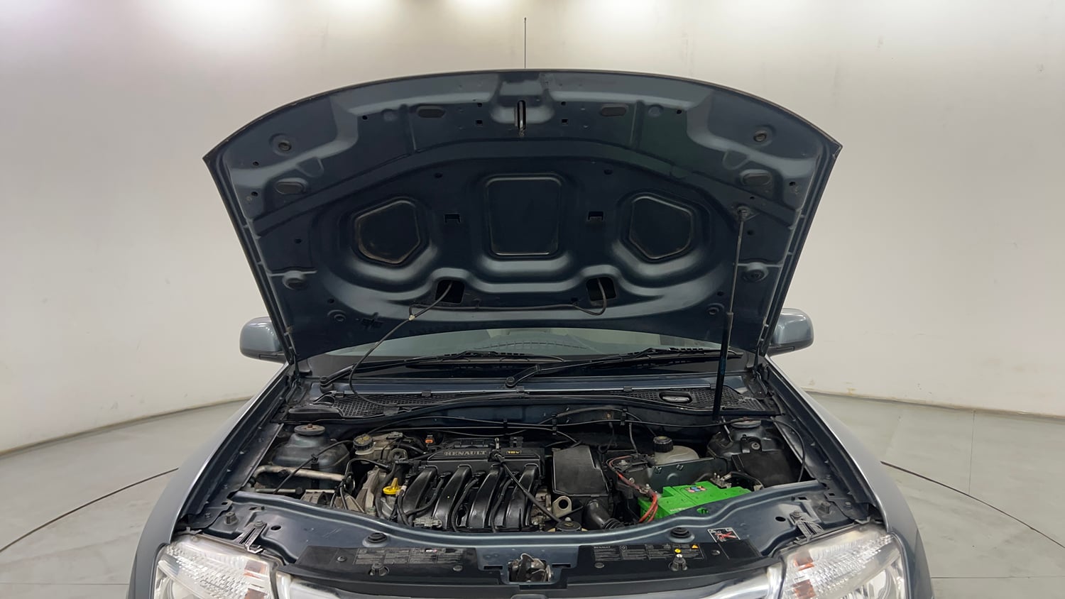 Used 2013 Renault Duster RxL Petrol Petrol Manual engine ENGINE & BONNET OPEN FRONT VIEW