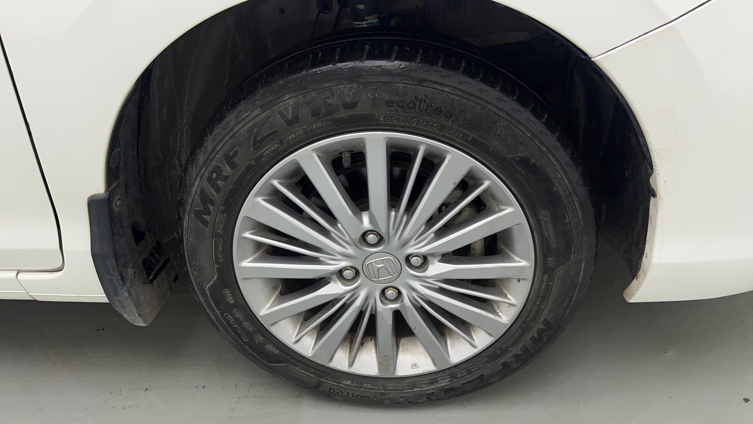 Used 2022 Honda City V Petrol Petrol Manual tyres RIGHT FRONT TYRE RIM VIEW