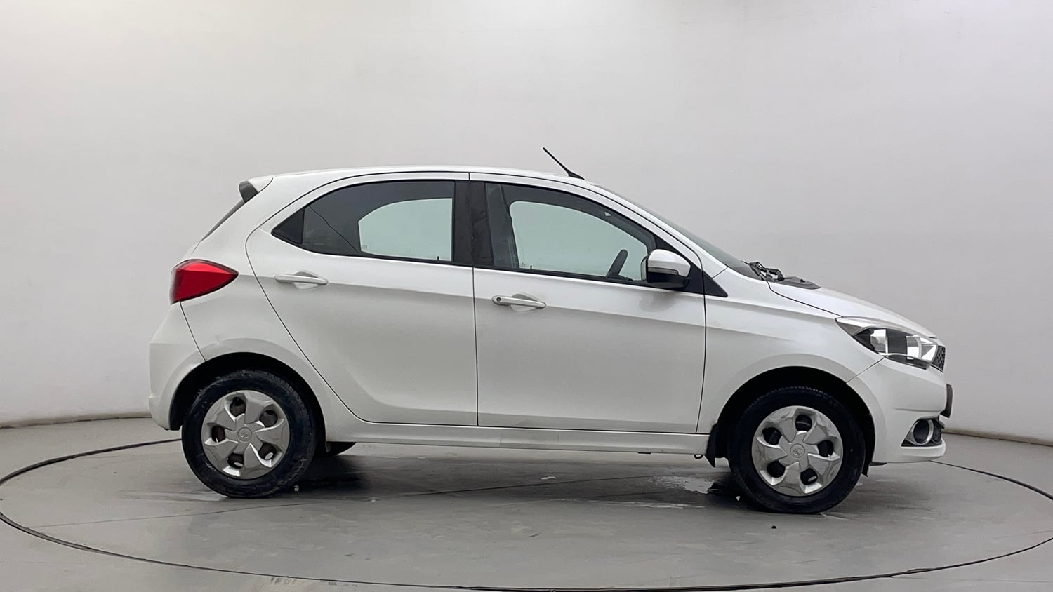 Used 2018 Tata Tiago Revotron XZ Petrol Manual exterior RIGHT SIDE VIEW