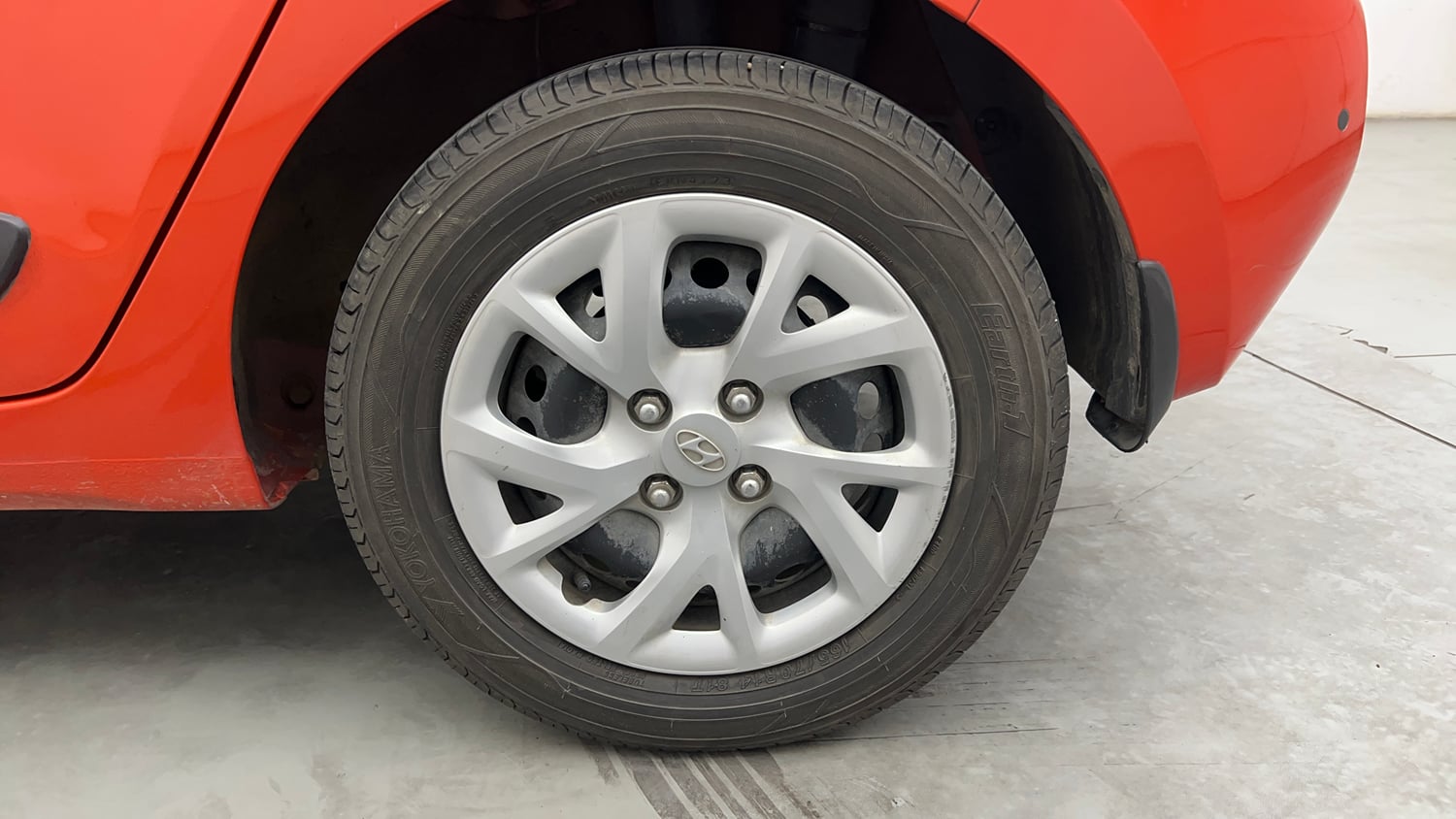 Used 2018 Hyundai Grand i10 Sportz 1.2 Kappa VTVT Petrol Manual tyres LEFT REAR TYRE RIM VIEW