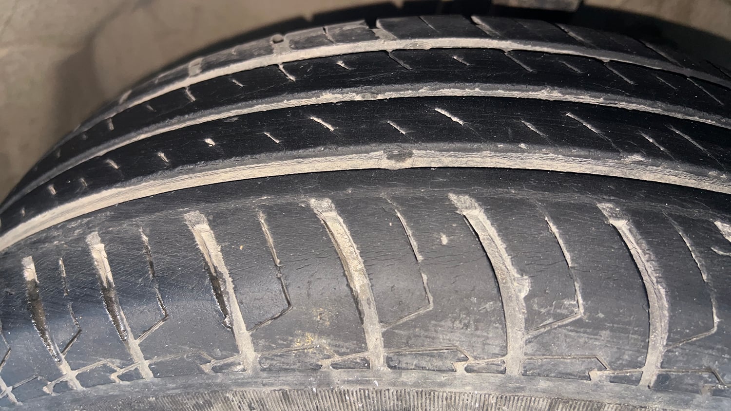 Used 2014 Maruti Suzuki Swift Dzire VXI Petrol Manual tyres RIGHT FRONT TYRE TREAD VIEW
