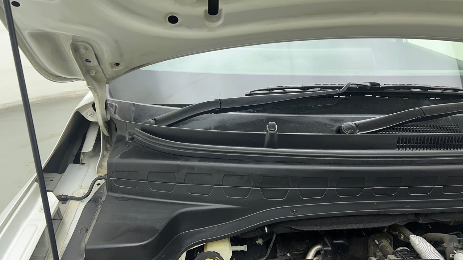 Used 2021 Kia Sonet GTX Plus 1.0 DCT Petrol Automatic engine ENGINE RIGHT SIDE HINGE & APRON VIEW