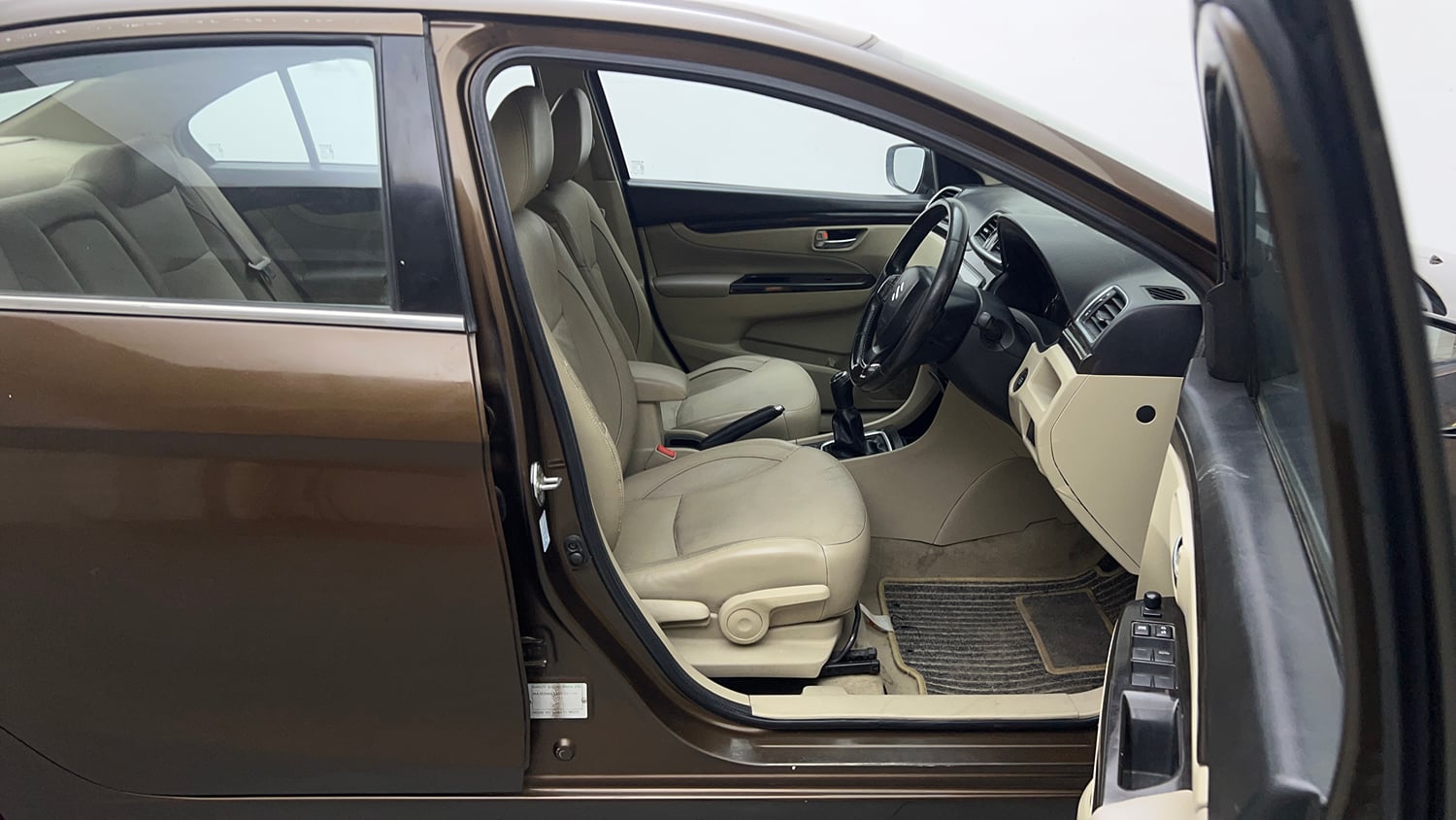 Used 2017 Maruti Suzuki Ciaz Alpha 1.4 MT Petrol Manual interior RIGHT SIDE FRONT DOOR CABIN VIEW