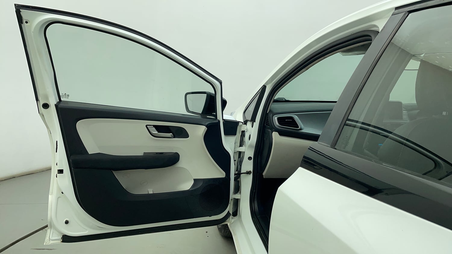 Used 2023 Tata Altroz XZA Petrol Petrol Automatic interior LEFT FRONT DOOR OPEN VIEW