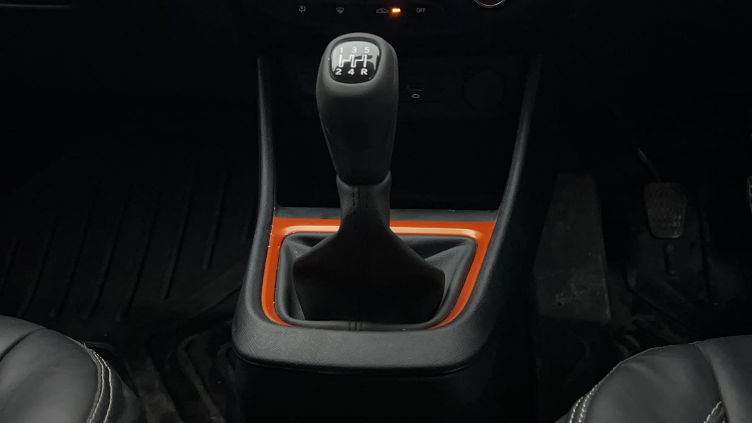 Used 2022 Tata Punch Adventure MT Petrol Manual interior GEAR  KNOB VIEW