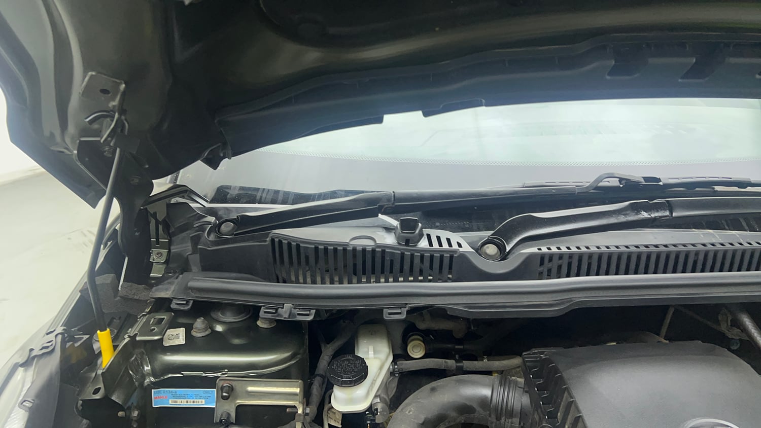 Used 2020 Tata Nexon XZ Petrol Manual engine ENGINE RIGHT SIDE HINGE & APRON VIEW