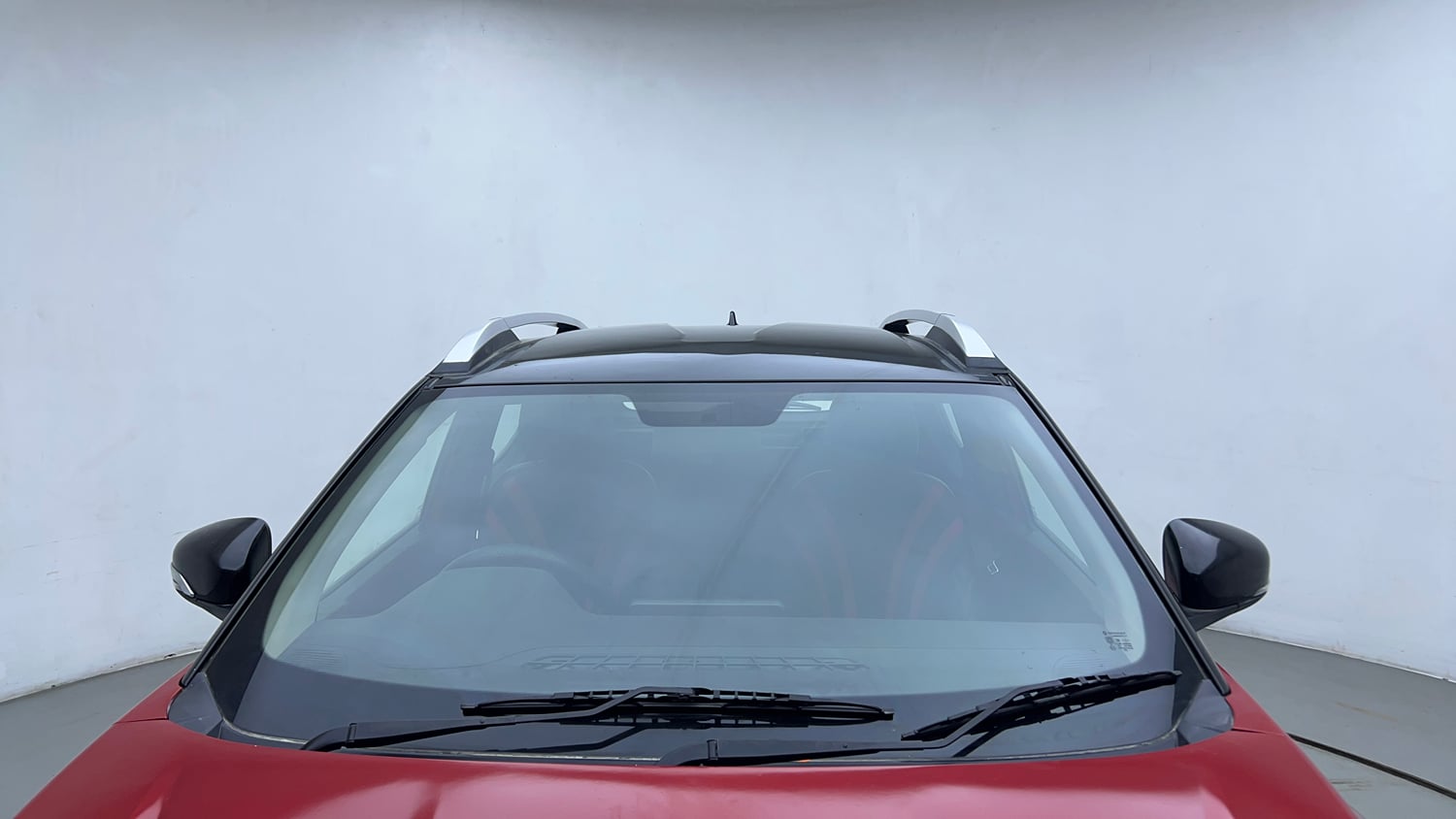 Used 2021 Renault Kiger RXT (O) MT Dual Tone Petrol Manual exterior FRONT WINDSHIELD VIEW