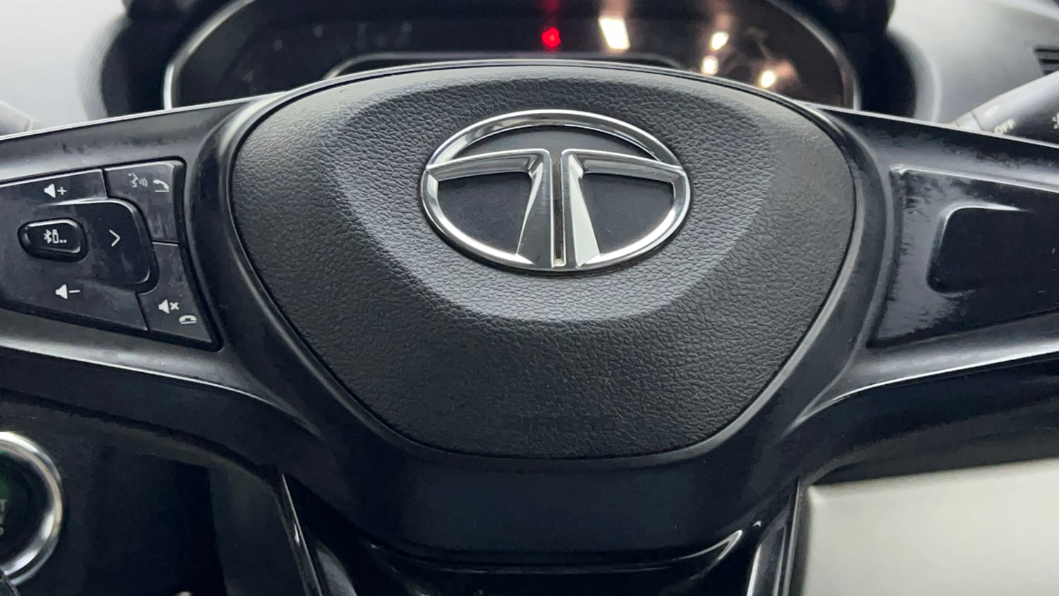 Used 2024 Tata Tigor XZ Plus CNG Cng Manual top_features Airbags