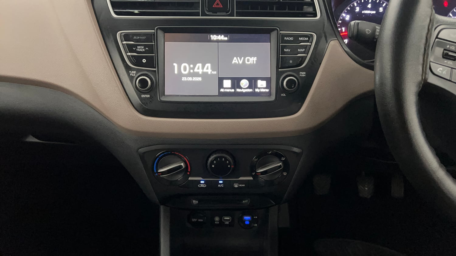 Used 2019 Hyundai Elite i20 Sportz Plus 1.2 Petrol Manual interior MUSIC SYSTEM & AC CONTROL VIEW