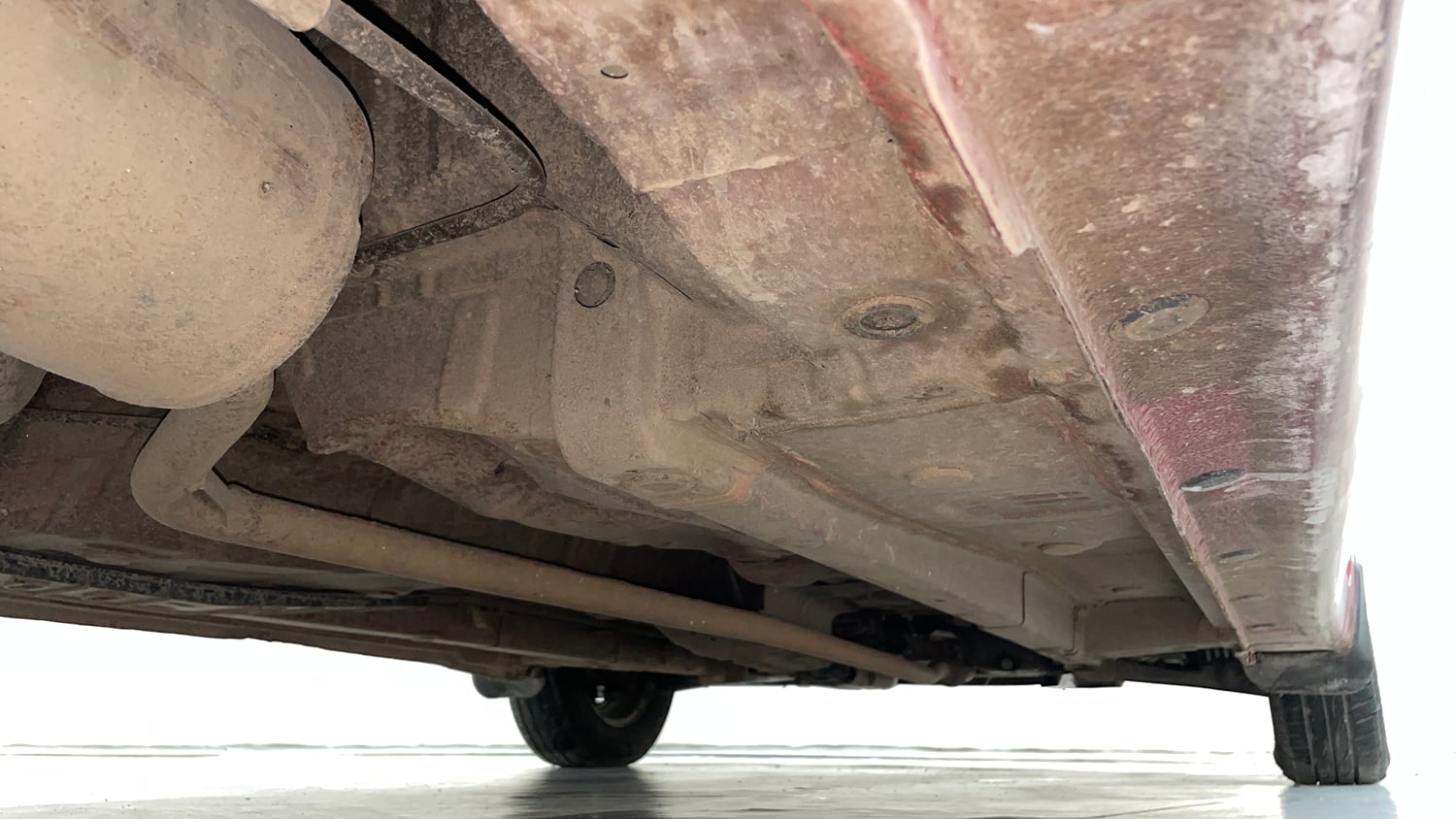 Used 2014 Hyundai Eon Era + Petrol Manual extra REAR RIGHT UNDERBODY VIEW