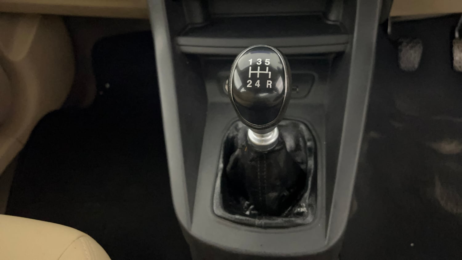 Used 2019 Ford Figo Aspire Trend Plus 1.5 TDCi Diesel Manual interior GEAR  KNOB VIEW
