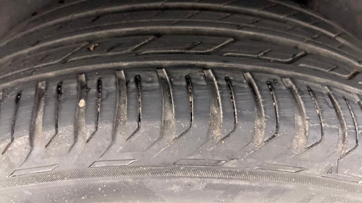 Used 2023 Jeep Compass Limited (O) 2.0 Diesel Diesel Manual tyres LEFT REAR TYRE TREAD VIEW