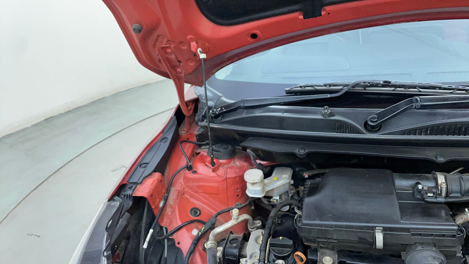 Used 2025 Toyota Glanza V AMT Petrol Automatic engine ENGINE RIGHT SIDE HINGE & APRON VIEW