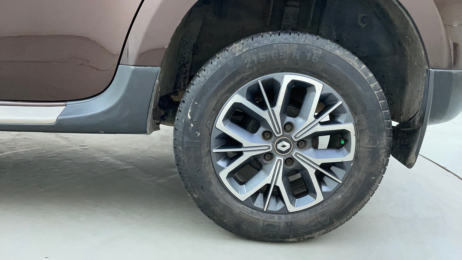 Used 2021 Renault Duster RXZ 1.5 Petrol MT Petrol Manual tyres LEFT REAR TYRE RIM VIEW