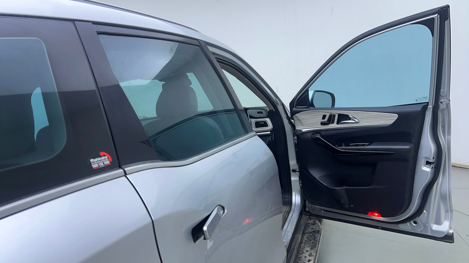 Used 2024 Mahindra XUV700 AX 7 Petrol AT Luxury Pack 7 STR Petrol Automatic interior RIGHT FRONT DOOR OPEN VIEW