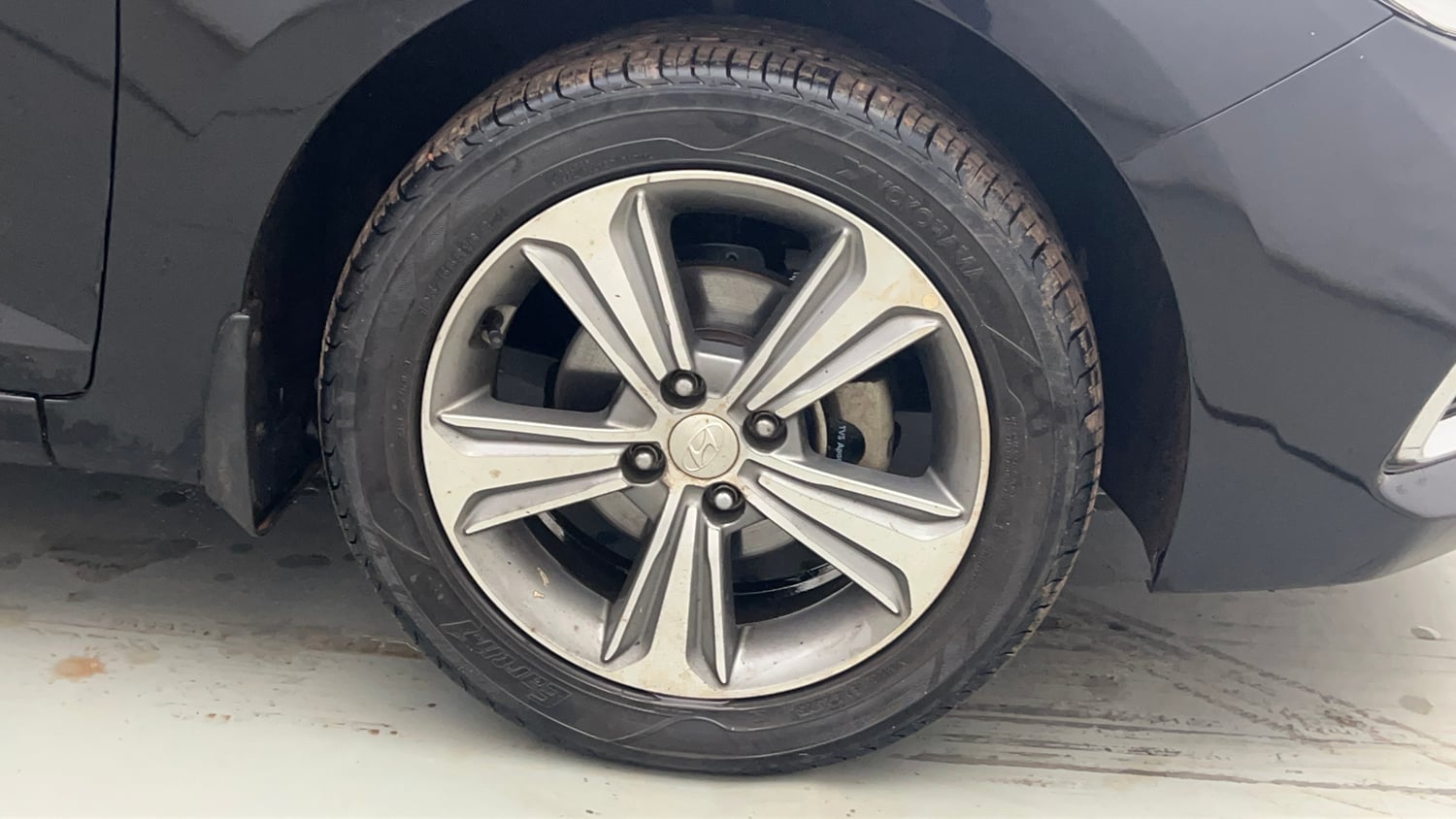 Used 2019 Hyundai Verna SX 1.6 VTVT Petrol Manual tyres RIGHT FRONT TYRE RIM VIEW