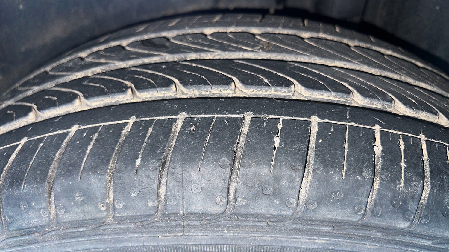 Used 2021 Maruti Suzuki Ciaz Zeta 1.5 AT Petrol Automatic tyres LEFT REAR TYRE TREAD VIEW