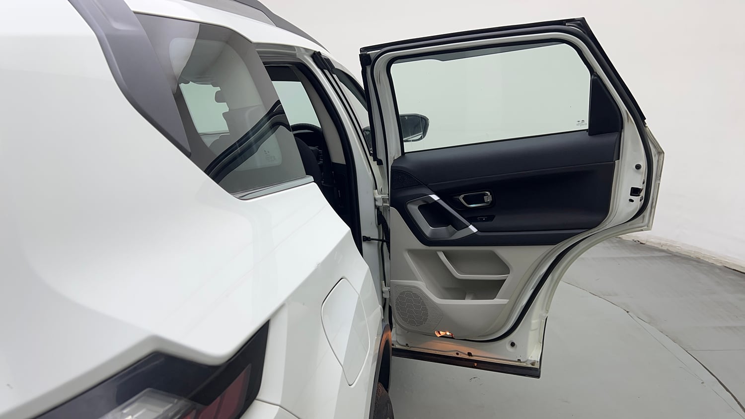 Used 2022 Tata Safari XTA Plus Diesel Automatic interior RIGHT REAR DOOR OPEN VIEW