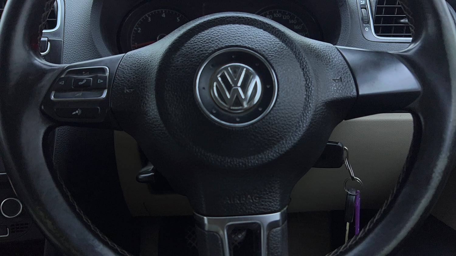 Used 2013 Volkswagen Polo Highline1.2L (P) Petrol Manual top_features Airbags