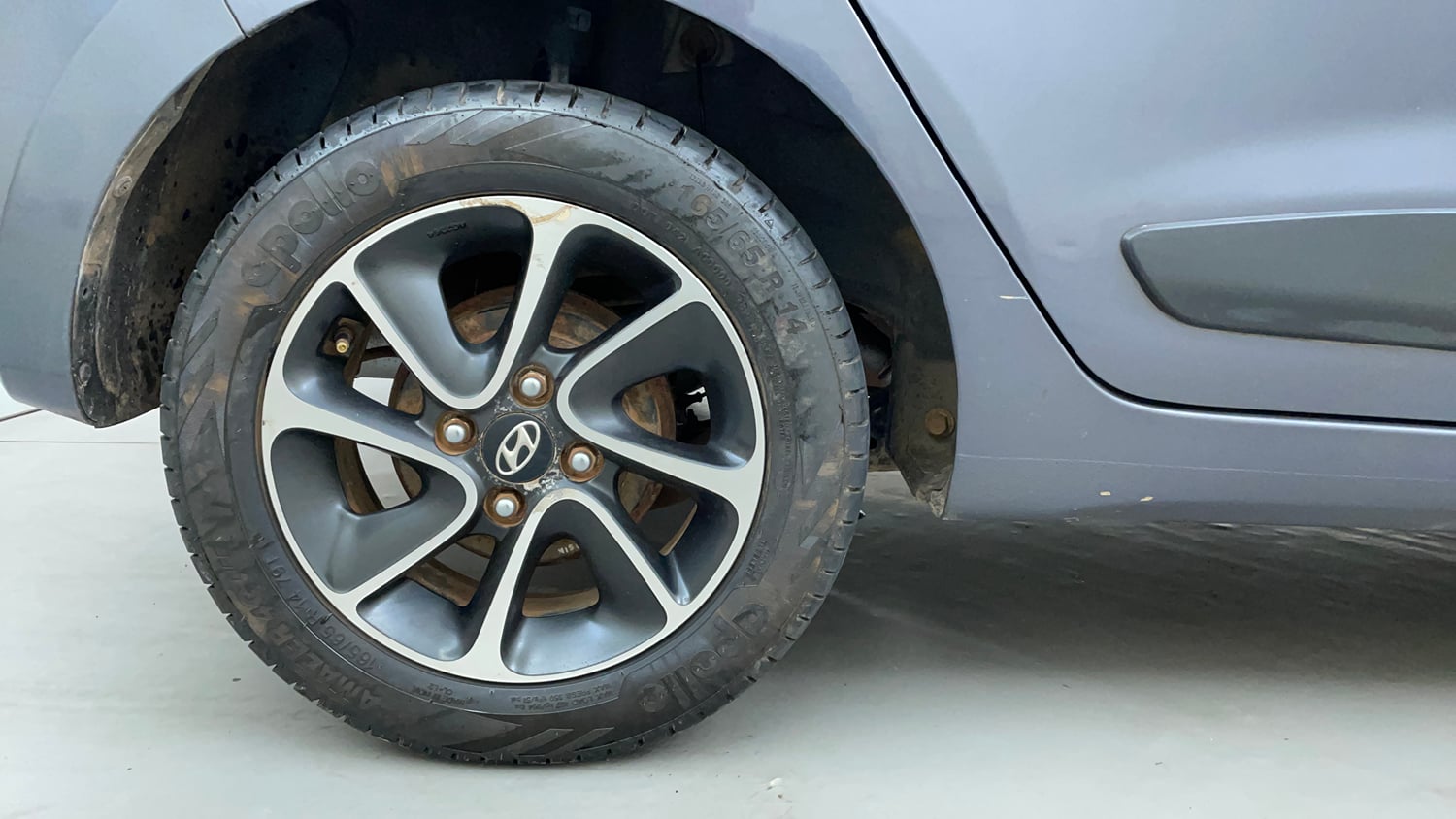Used 2019 Hyundai Grand i10 Asta 1.2 Kappa VTVT Petrol Manual tyres RIGHT REAR TYRE RIM VIEW