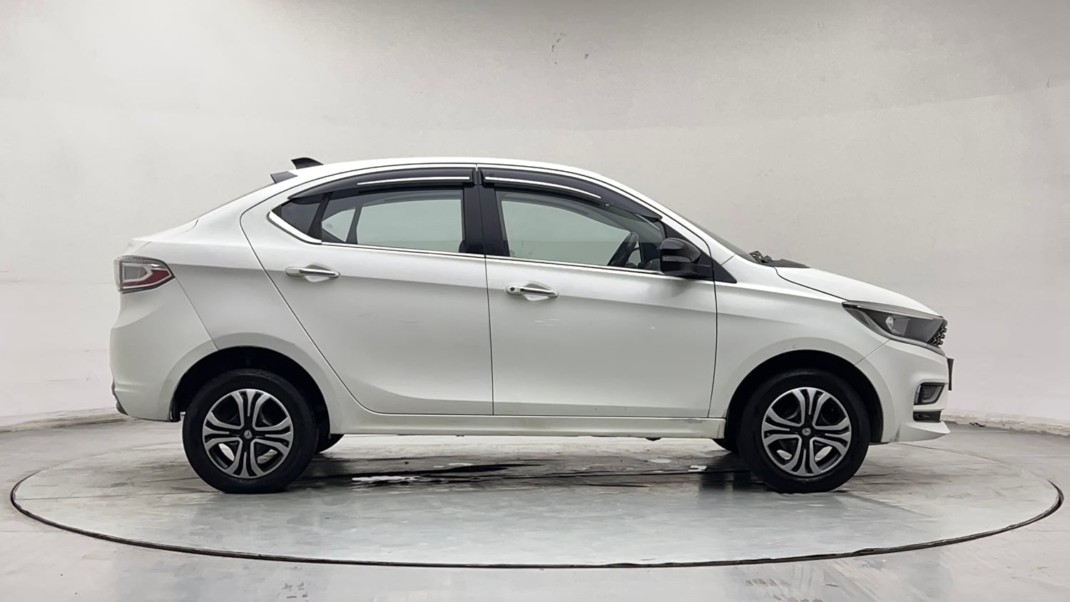 Used 2024 Tata Tigor XZ Plus CNG Cng Manual exterior RIGHT SIDE VIEW