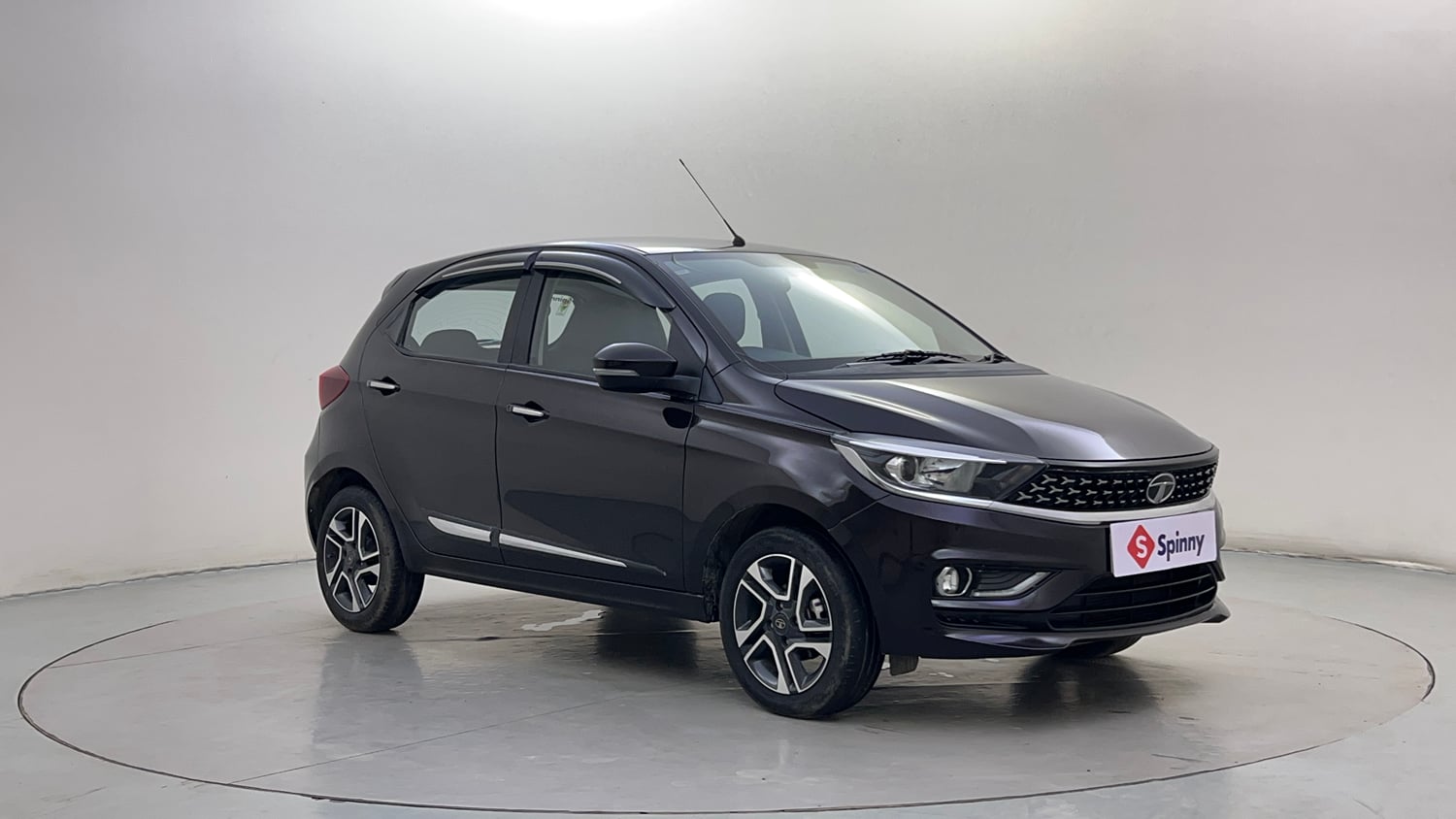 Used 2023 Tata Tiago XZA Plus Petrol Automatic exterior RIGHT FRONT CORNER VIEW