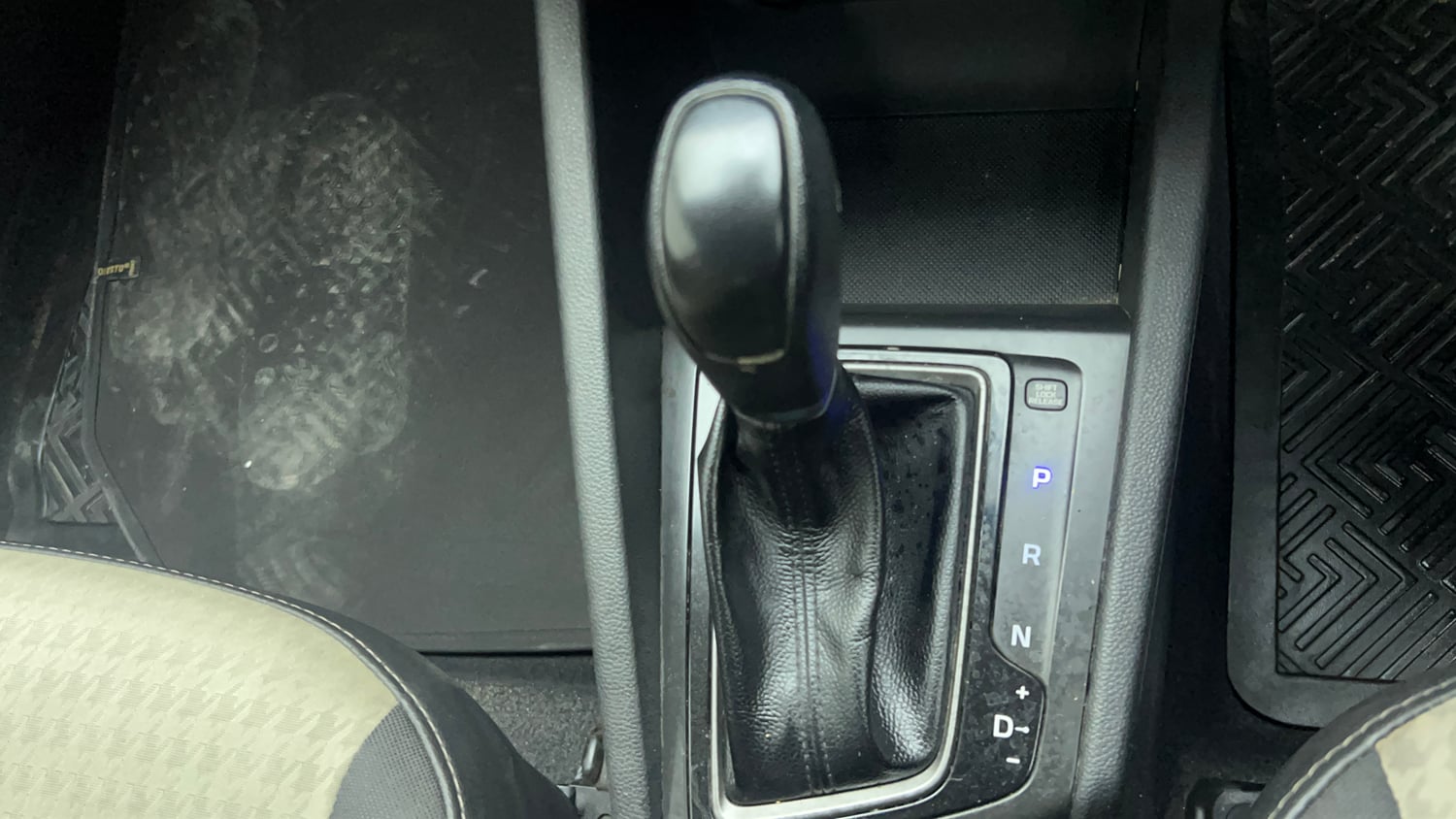 Used 2018 Hyundai Elite i20 Asta 1.2 AT Petrol Automatic interior GEAR  KNOB VIEW