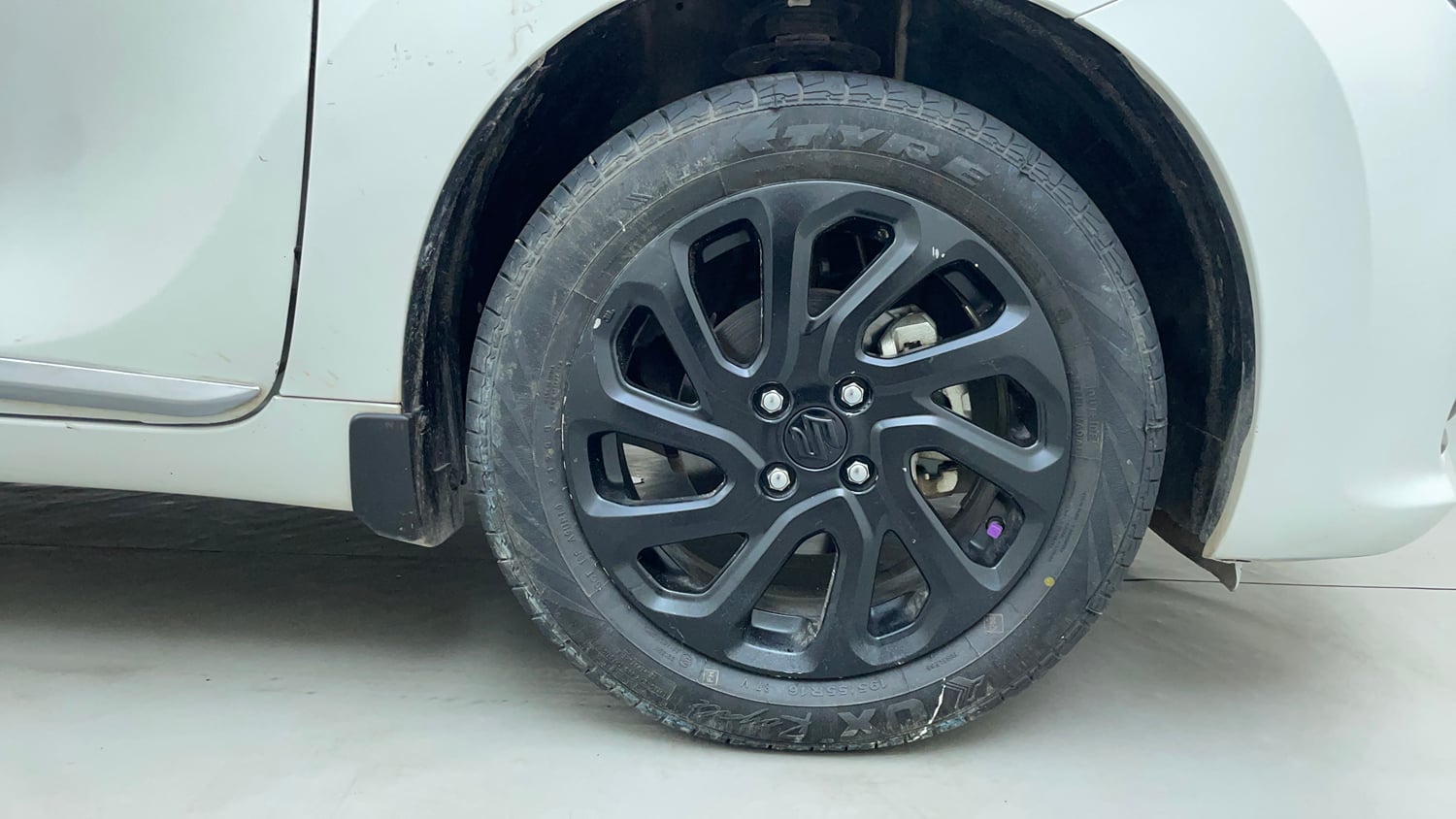 Used 2022 Maruti Suzuki Baleno Zeta MT Petrol Manual tyres RIGHT FRONT TYRE RIM VIEW