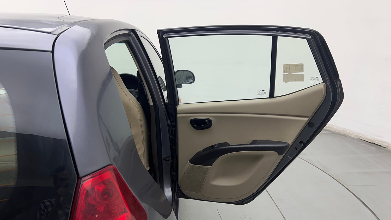 Used 2015 Hyundai i10 Magna 1.1 CNG (Outside Fitted) Cng Manual interior RIGHT REAR DOOR OPEN VIEW