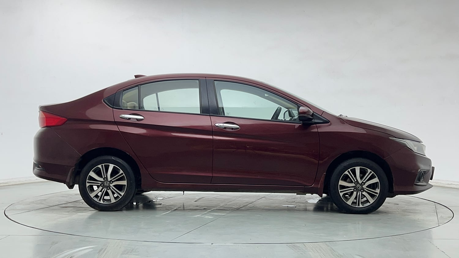 Used 2018 Honda City V CVT Petrol Petrol Automatic exterior RIGHT SIDE VIEW