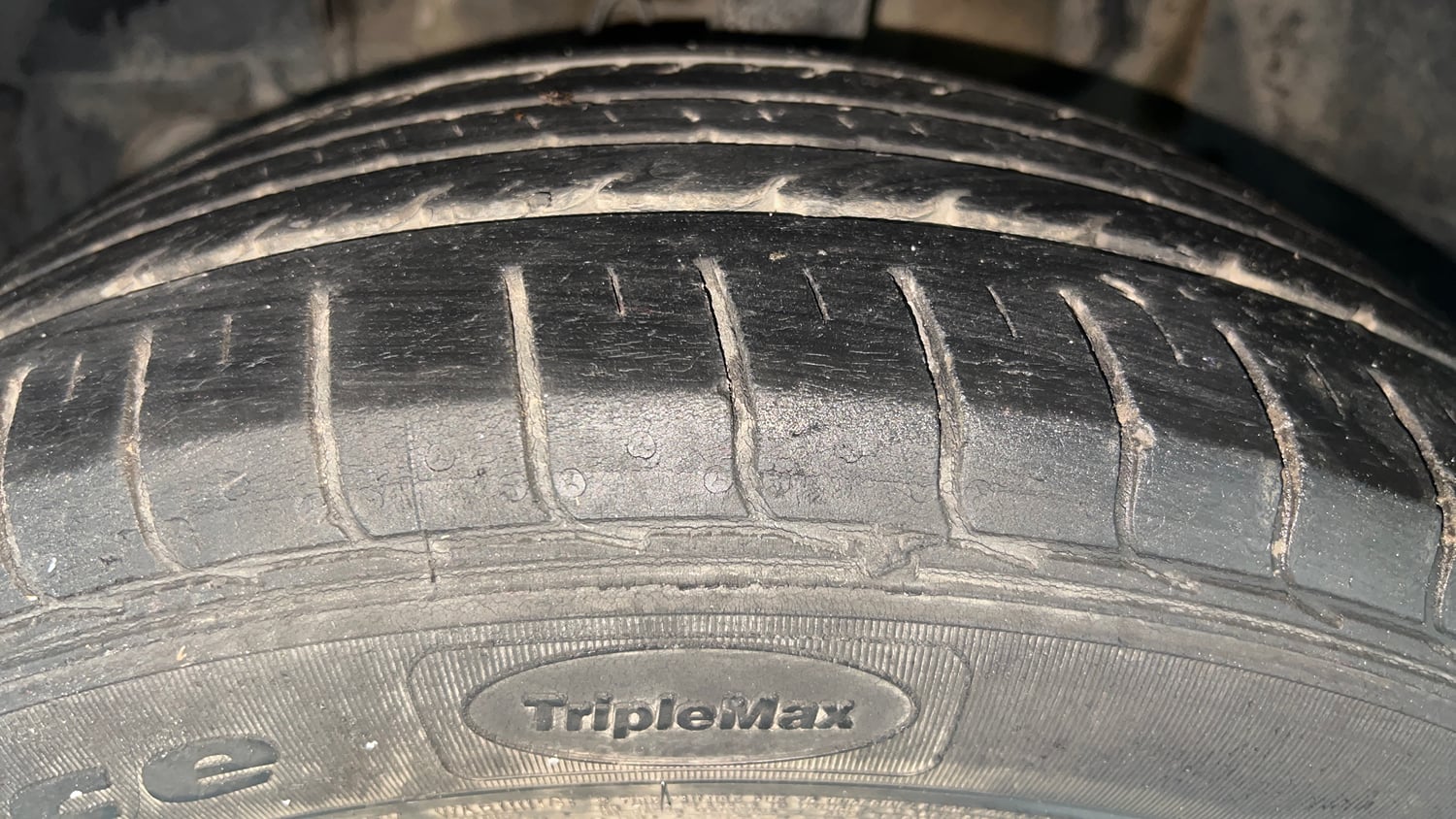 Used 2020 Tata Nexon XZ Petrol Manual tyres LEFT FRONT TYRE TREAD VIEW
