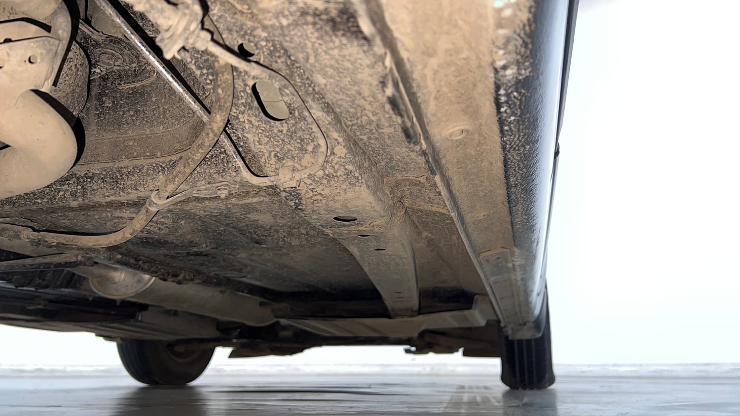 Used 2024 Maruti Suzuki Swift VXi (O) AMT Petrol Automatic extra REAR RIGHT UNDERBODY VIEW
