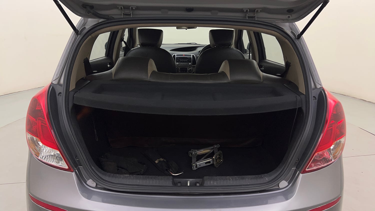 Used 2013 Hyundai i20 Magna (O) 1.2 Petrol Manual interior DICKY INSIDE VIEW