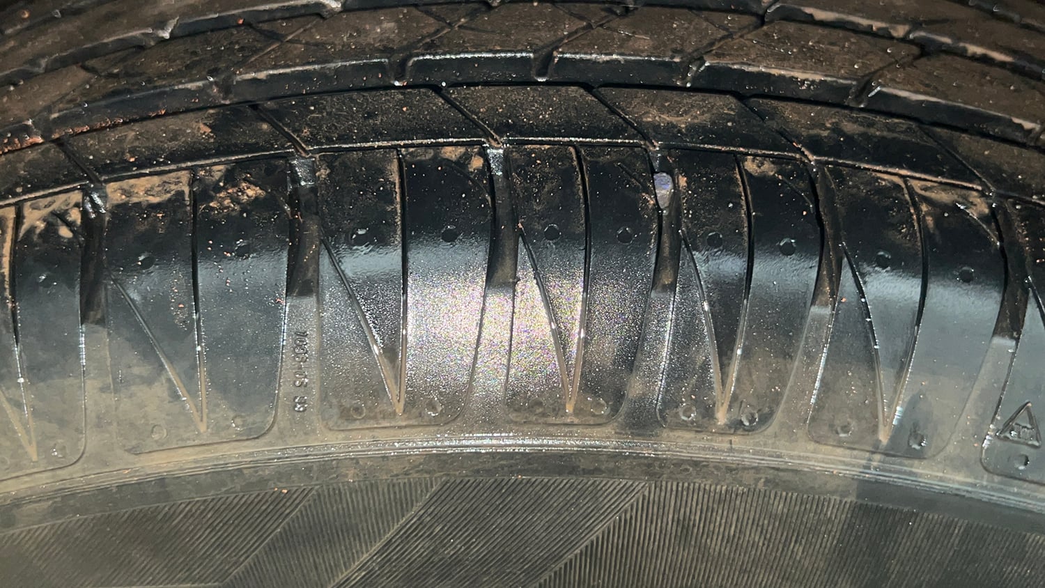 Used 2023 Kia Sonet HTX 1.0 DCT Petrol Automatic tyres RIGHT REAR TYRE TREAD VIEW