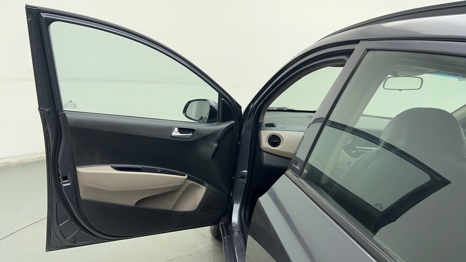 Used 2018 Hyundai Grand i10 Sportz 1.2 Kappa VTVT CNG (Outside Fitted) Cng Manual interior LEFT FRONT DOOR OPEN VIEW
