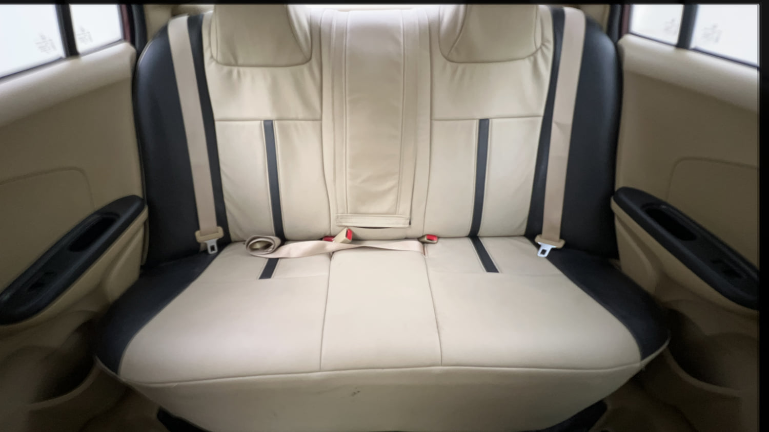 Used 2016 Honda Amaze 1.2 S i-VTEC Petrol Manual interior REAR SEAT CONDITION VIEW