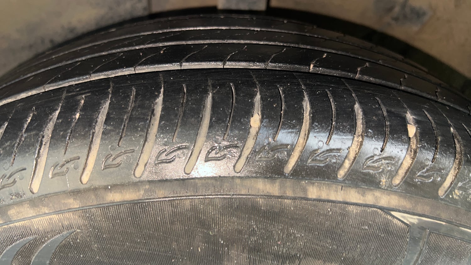Used 2021 Kia Sonet GTX Plus 1.0 DCT Petrol Automatic tyres LEFT FRONT TYRE TREAD VIEW