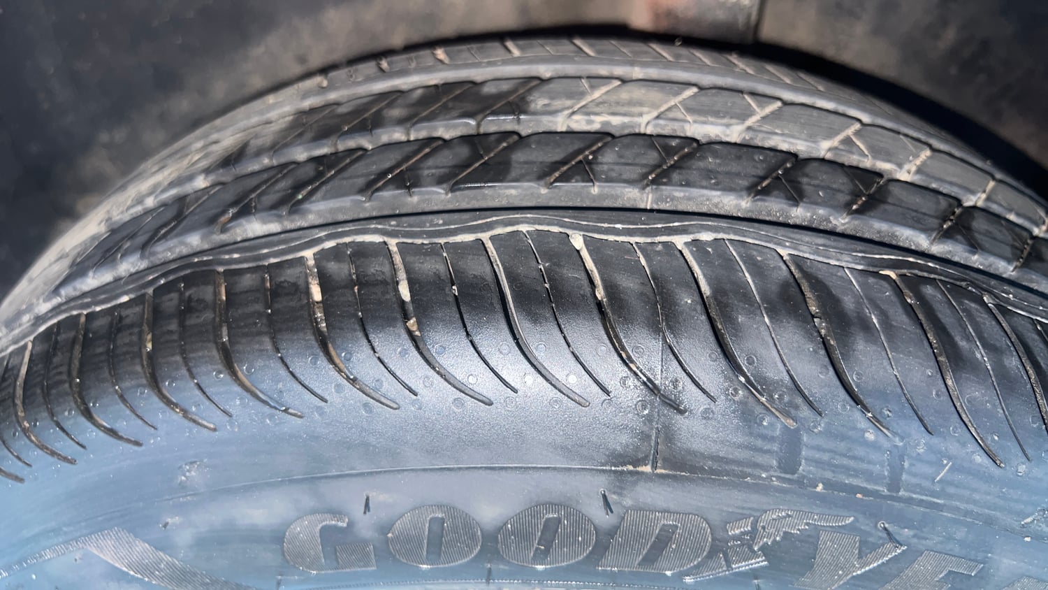 Used 2015 Volkswagen Polo Highline1.2L (P) Petrol Manual tyres LEFT REAR TYRE TREAD VIEW