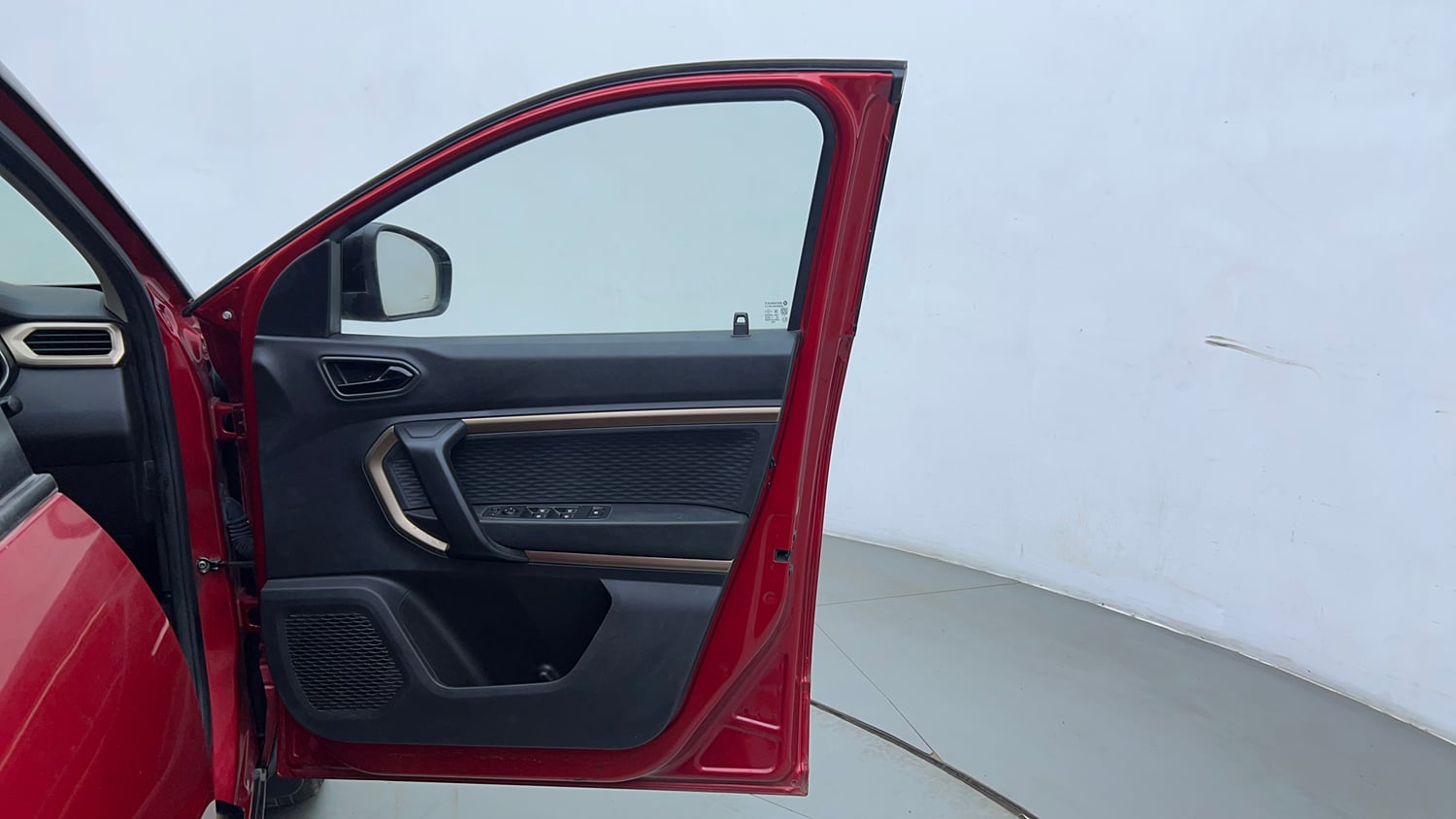 Used 2021 Renault Kiger RXT (O) MT Dual Tone Petrol Manual interior RIGHT FRONT DOOR OPEN VIEW