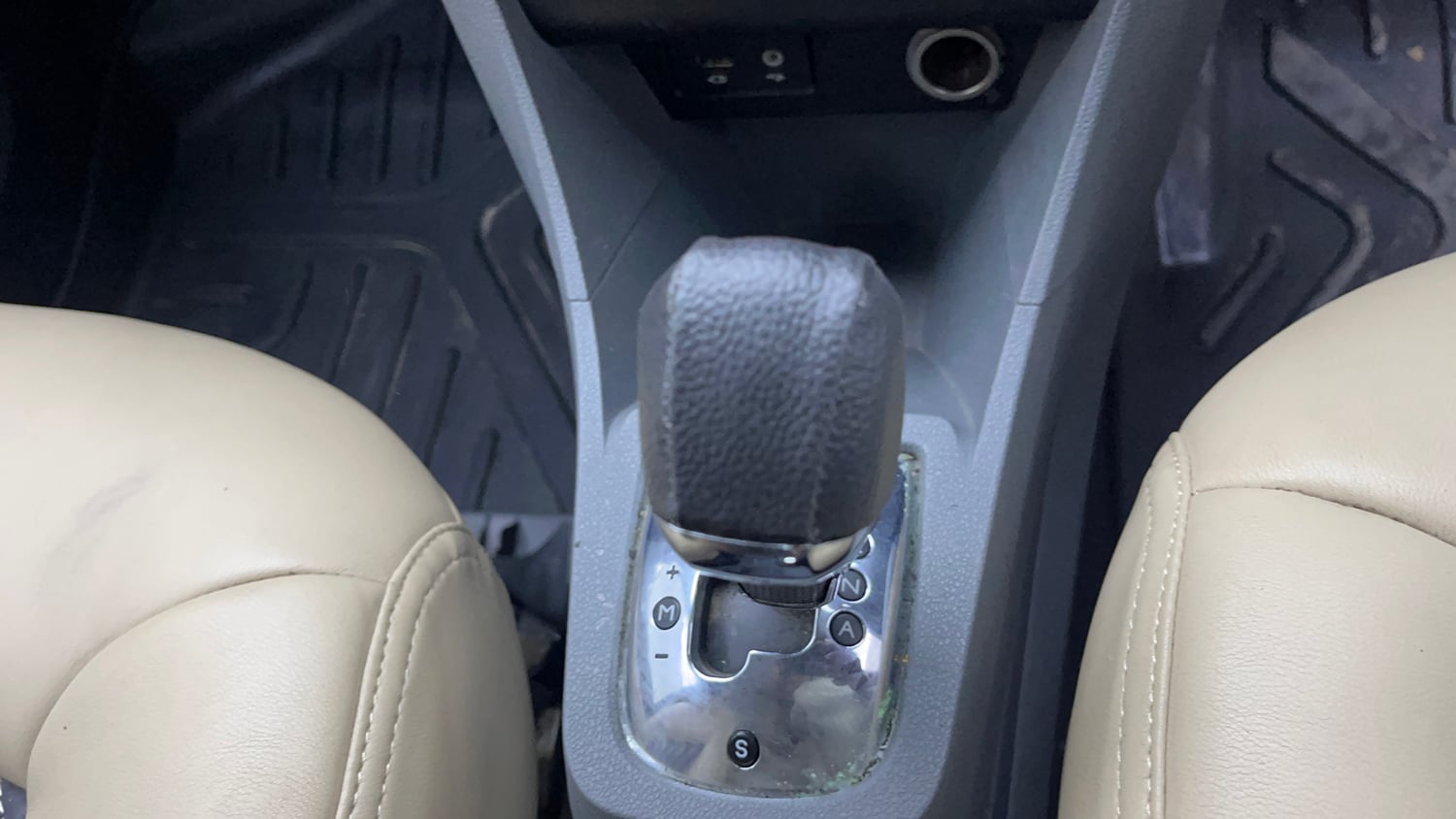 Used 2019 Tata Tigor Revotron XZA Petrol Automatic interior GEAR  KNOB VIEW