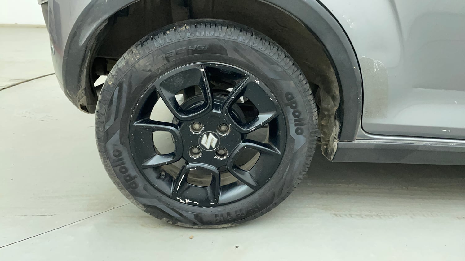 Used 2017 Maruti Suzuki Ignis Zeta 1.3 AMT Diesel Diesel Automatic tyres RIGHT REAR TYRE RIM VIEW