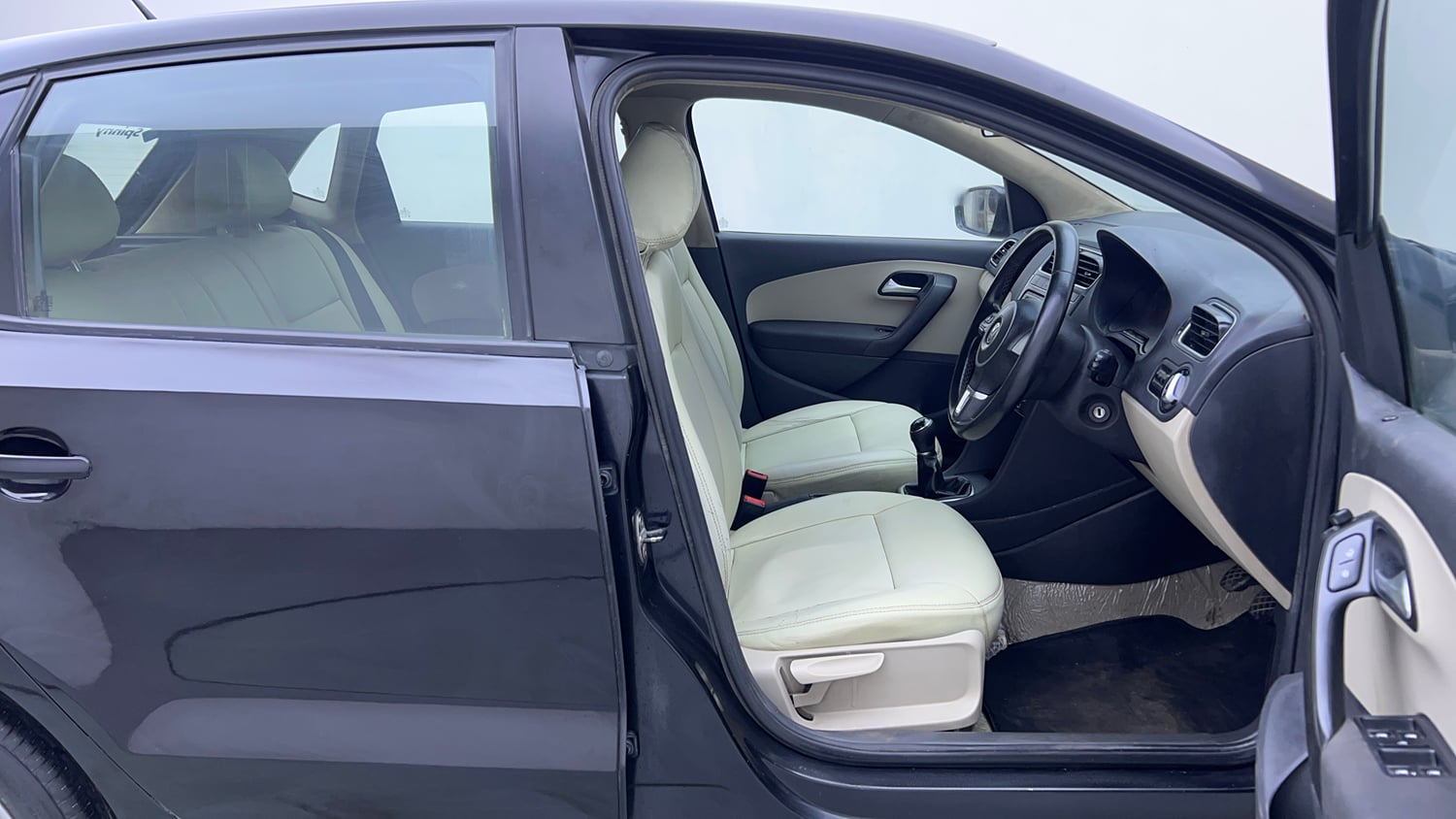Used 2013 Volkswagen Polo Highline1.2L (P) Petrol Manual interior RIGHT SIDE FRONT DOOR CABIN VIEW