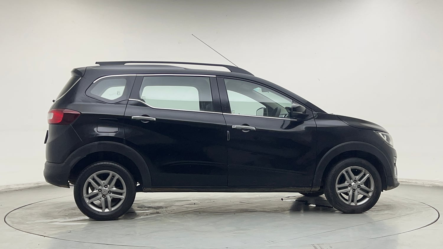 Used 2024 Renault Triber RXZ EASY-R AMT Petrol Automatic exterior RIGHT SIDE VIEW